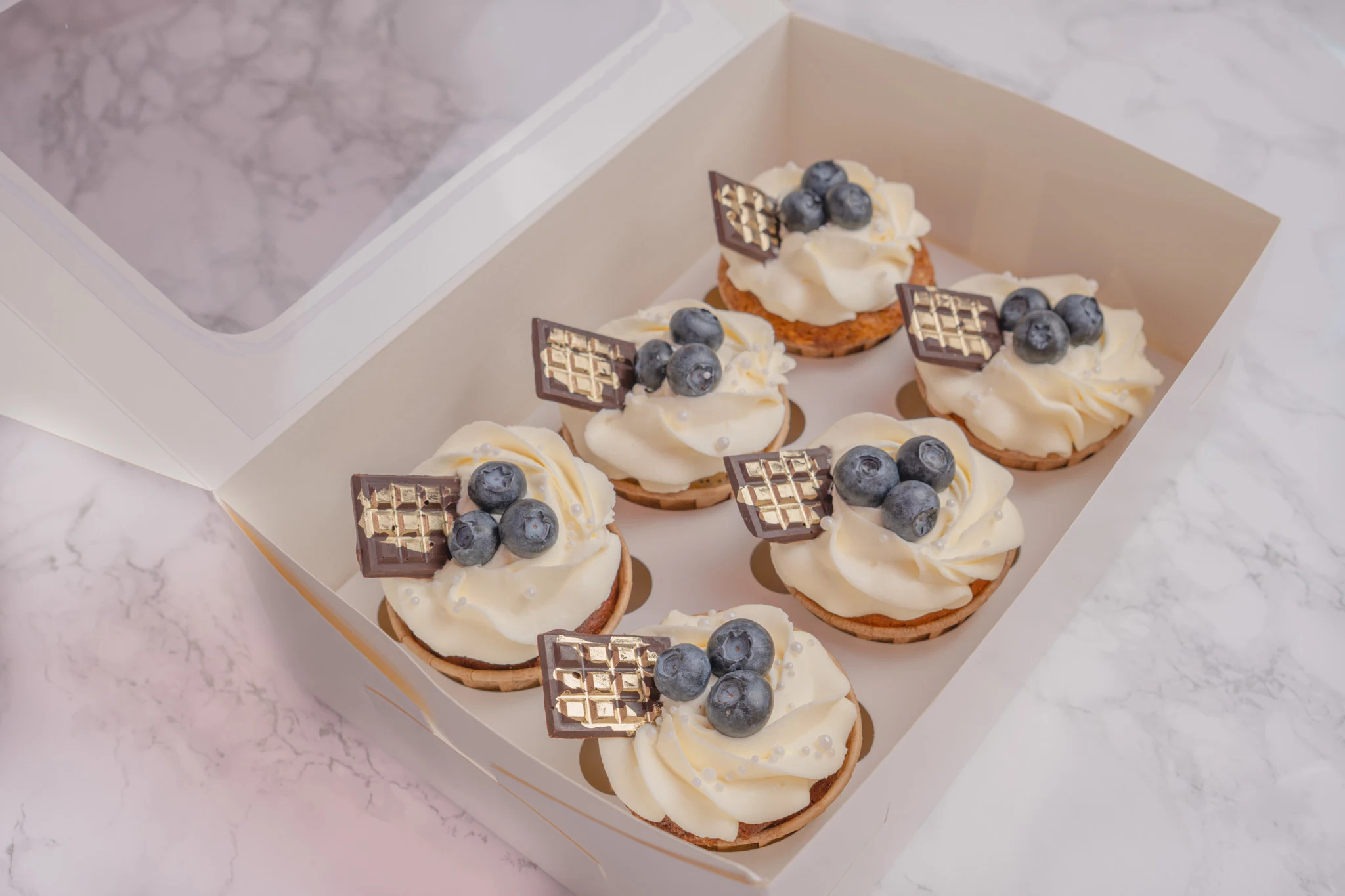 Angel-cakes-blueberry-cream-cupcakes-box