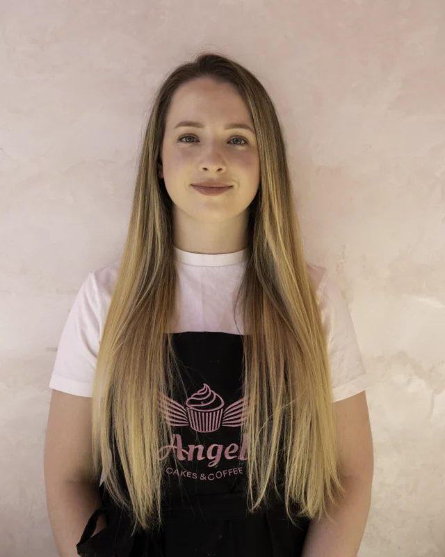 Porträtt av medgrundare på Angel Cakes & Coffee